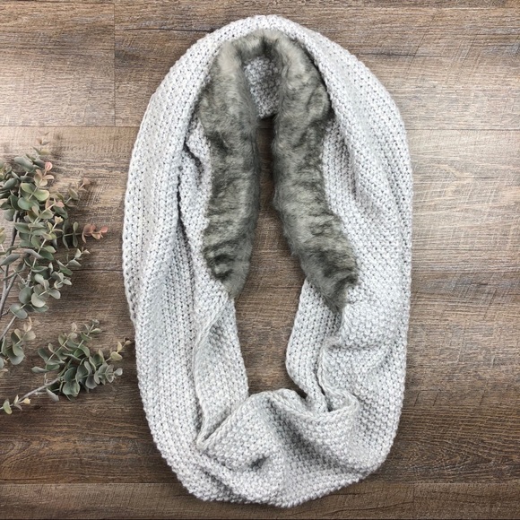 Collectioneighteen NWT Gray FauxFur Infinity - Picture 3 of 4